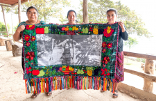the guatemalan artisans who have collaborated and embridered the frame: Justa Rufina Escobedo Tzaj, Lucía Tó Chacom, Flor de María Godoy